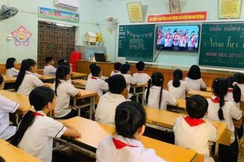 Nghệ An tạm dừng kế hoạch vận động tài trợ giáo dục