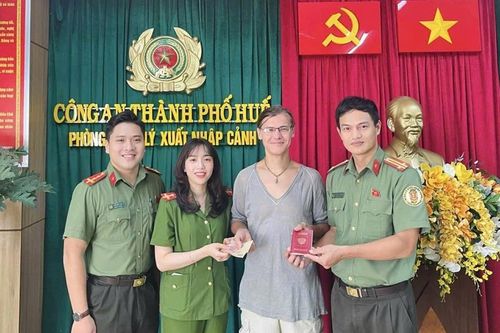 Trao trả tài sản cho du khách