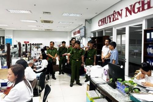 Khẩn trương chuyển đổi quy trình nghiệp vụ xử lý TTHC từ thủ công sang điện tử