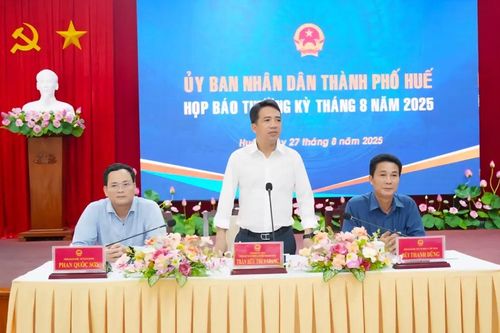 Huế lấy ý kiến về việc nhà báo 'chấm điểm' câu trả lời của người phát ngôn