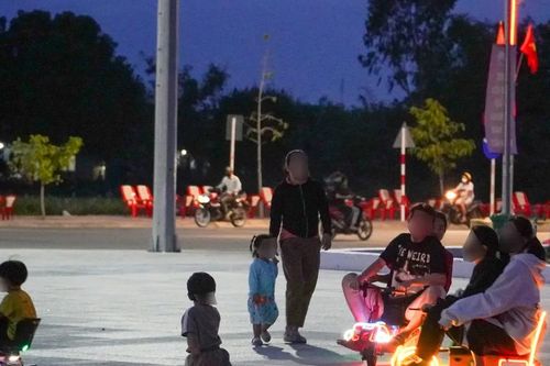 Khánh Hòa: Kiên quyết xử lý tình trạng xe điện 'náo loạn' quảng trường