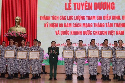 Quân khu 7 tuyên dương các lực lượng tham gia diễu binh, diễu hành A80