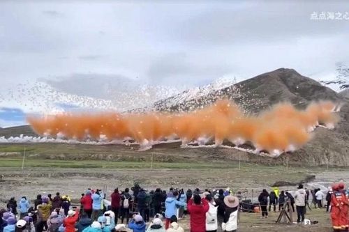 Xem màn trình diễn pháo hoa đẹp mắt ở dãy núi Himalaya nhưng gây phẫn nộ