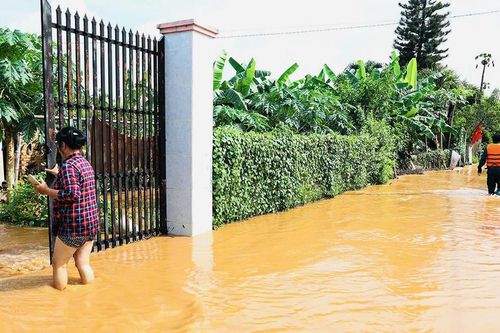 Nước sông Buông lên nhanh, nhiều khu phố ở Đồng Nai ngập nặng