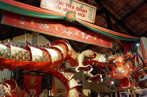 Hơn 40 lồng đèn trung thu cổ 'hồi sinh' ở ngôi đình trăm tuổi tại TPHCM