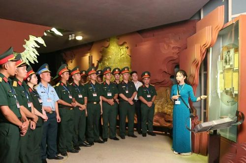 Rèn kỹ năng cho thủ lĩnh thanh niên toàn quân