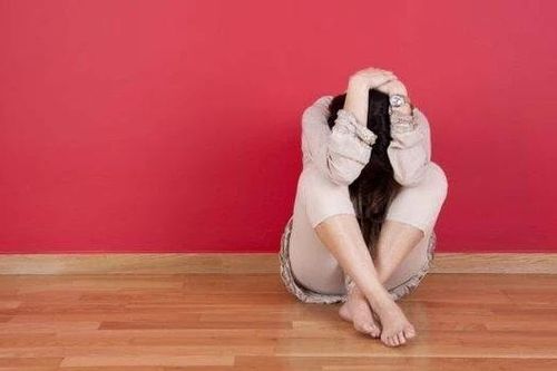 Bé gái 15 tuổi ở Lâm Đồng cầu cứu Tổng đài 111 vì bị bố mẹ bạo hành