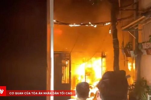 Cháy căn nhà 2 tầng tại Hà Nội
