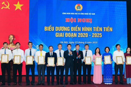 Vinh danh 25 tập thể, 167 cá nhân điển hình tiên tiến ngành Khoa học Công nghệ