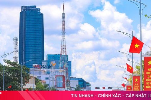 Góc phố, đường quê rực rỡ cờ hoa chào mừng ngày hội lớn của tỉnh nhà