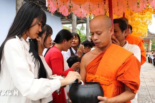 Rộn ràng lễ Sene Dolta: Gắn kết cộng đồng, lan tỏa truyền thống tốt đẹp