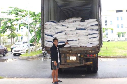 TP Hồ Chí Minh: Khởi tố tài xế vận chuyển trái phép 40 tấn đường cát qua biên giới