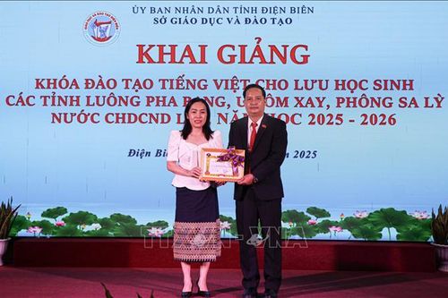 Việt Nam hỗ trợ đào tạo tiếng Việt cho lưu học sinh Lào