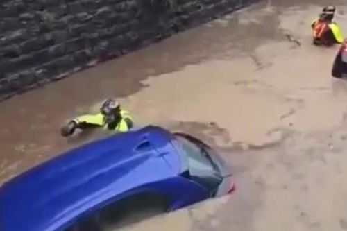 Lũ lụt nghiêm trọng nhấn chìm nhiều ô tô ở miền Bắc nước Ý