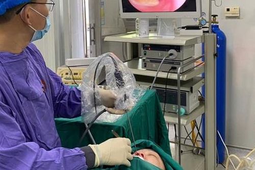 Tắc mũi kéo dài, đi khám, người đàn ông 34 tuổi sốc nặng khi phát hiện 'bí mật đáng sợ'