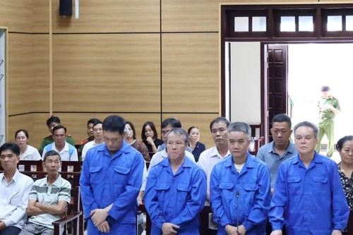 Trộm 150.000 m3 cát ở hồ Dầu Tiếng, 9 bị cáo lãnh án tù
