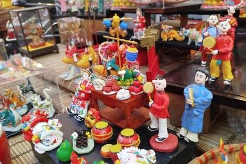 Đồ chơi cổ xưa tái hiện Tết Trung thu, giá bạc triệu vẫn hút khách