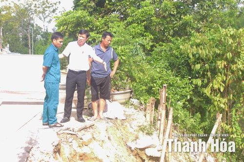 Gia cố sạt lở khe suối Chậm trước bão số 9