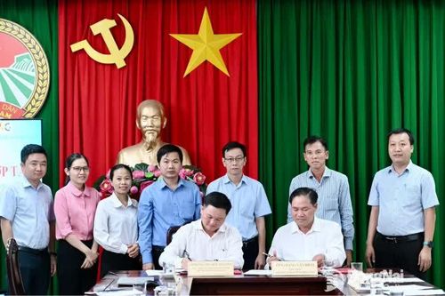 Hội Nông dân tỉnh và Liên đoàn Doanh nghiệp tỉnh ký kết thỏa thuận hợp tác