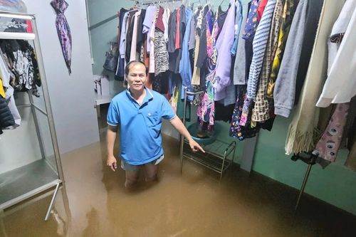 Mưa lớn gây ngập cục bộ tại bờ kè suối Hội Phú