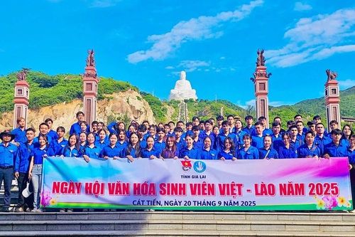 Tiếp thêm động lực cho sinh viên Lào