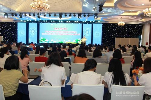 Hơn 700 cán bộ, giáo viên được tập huấn khai thác và sử dụng trí tuệ nhân tạo