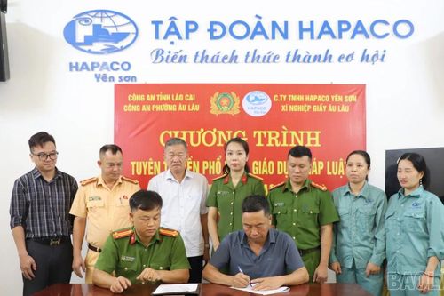 Công an phường Âu Lâu tổ chức tuyên truyền, phổ biến pháp luật tại Xí nghiệp Giấy Âu Lâu
