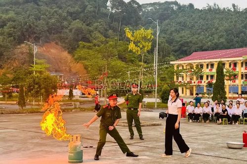 Bảo Thắng: Hơn 500 học sinh, giáo viên được tuyên truyền, giáo dục pháp luật