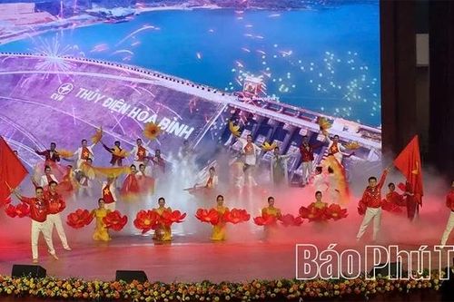 Nhà hát Lạc Hồng thực hiện 1.705 buổi diễn phục vụ nhân dân miền núi