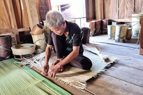 Người giữ 'lửa' nghề truyền thống