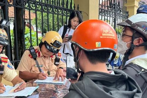 CSGT TP.HCM cảnh báo gia tăng vi phạm giao thông trong học sinh, sinh viên