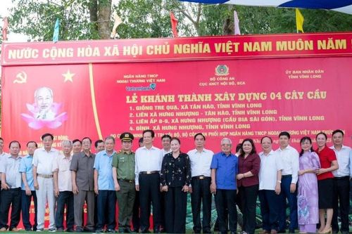 Vĩnh Long khánh thành 4 cầu giao thông nông thôn do Bộ Công an và Vietcombank chung tay xây dựng