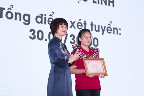Thủ khoa toàn quốc A00 biến ước mơ vào Ngoại thương thành hiện thực