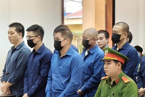 'Nhận quà' là súng đạn, Bình 'Kiểm' và đồng phạm ra tòa