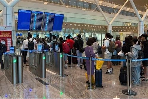 TP Hồ Chí Minh 'siết' việc kiểm soát đi công tác nước ngoài đối với cán bộ, viên chức