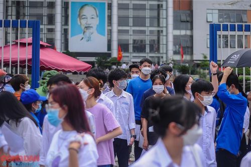 Trường chuyên: Đào tạo nhân tài hay xóa bỏ vì cân bằng giáo dục?