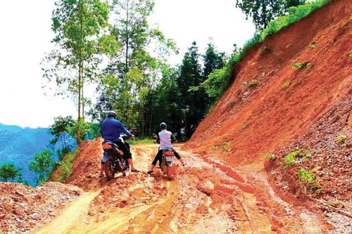 Cốc Pàng vượt khó