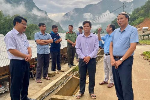Phó Chủ tịch UBND tỉnh Hoàng Văn Thạch kiểm tra tình hình thực hiện các chương trình mục tiêu quốc gia tại xã Yên Thổ
