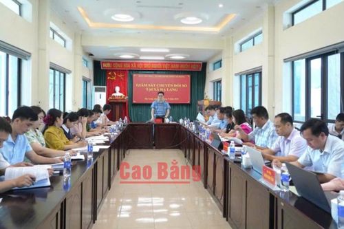 Đoàn Giám sát của Ban Văn hóa - Xã hội, HĐND tỉnh giám sát việc thực hiện chuyển đổi số tại xã Hạ Lang