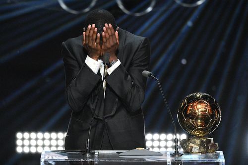 Dembele giành Quả bóng vàng: Gọi tên Messi, bật khóc cảm ơn mẹ