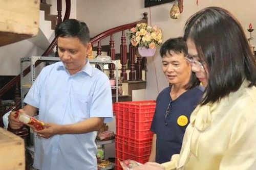 Xã Bát Tràng kiểm tra an toàn thực phẩm, chất lượng bánh trung thu