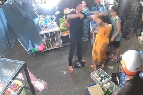 Khoảnh khắc thanh niên táo tợn vừa hành hung đánh thai phụ vừa nói 'Biết tao là ai không?'