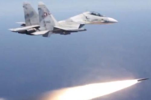 Su-30MK2 Venezuela mang tên lửa Mach 3+ phô trương trước siêu hạm Mỹ