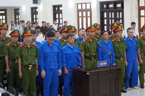 26 bị cáo trong đại án hối lộ, mua bán hóa đơn khống hầu tòa