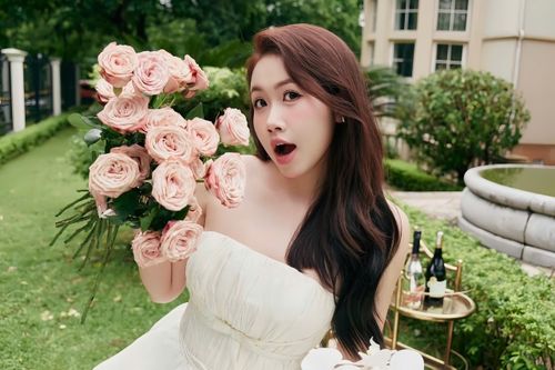 Chân dung vợ tiếp viên hàng không của thủ môn Trịnh Xuân Hoàng
