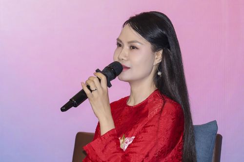 'Nữ hoàng nhạc phim' Mai Hoa hiện tại