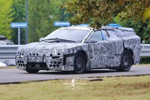 Xe điện Ferrari xuất hiện, thiết kế 'khó hiểu'
