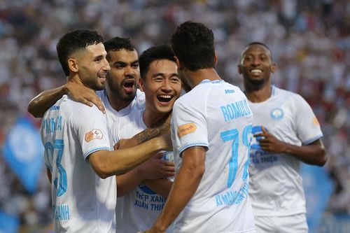 Giá trị đội hình Nam Định gần bằng 5 CLB V.League
