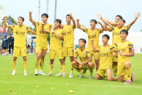 ĐKVĐ Hà Nội vào chung kết U17 Quốc gia