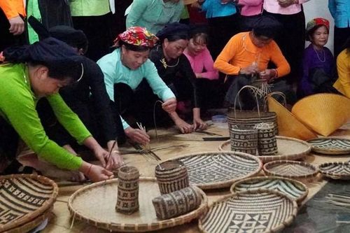 Gắn nghề thủ công truyền thống người Tày và Dao ở Nghĩa Đô với phát triển du lịch